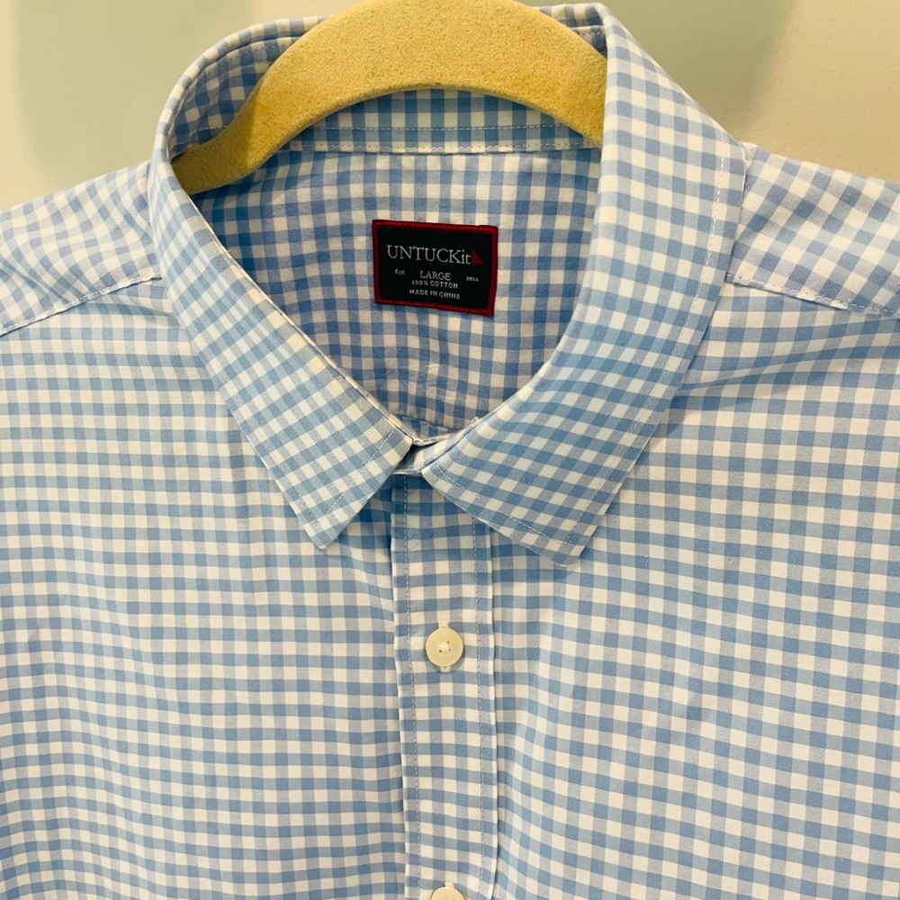 Men’s Large UNTUCKit 100% Cotton Powder Blue & White Striped Button Up - Picture 2 of 4